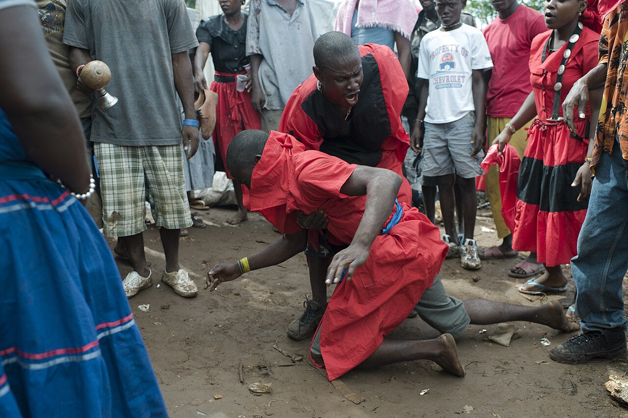 ounganVodou_priest-Houngan_ceremony_ritual.jpg