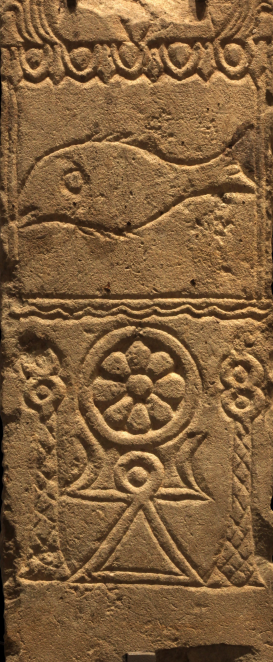 stele_with_fish_and_Tanit_sign_MBA_Lyon.png